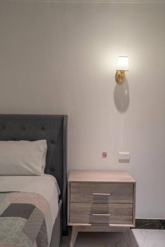 Apartment Luxury Living 2 Bedrooms 4 Beds 2b Athrooms In Southern Brisbane+ Parking