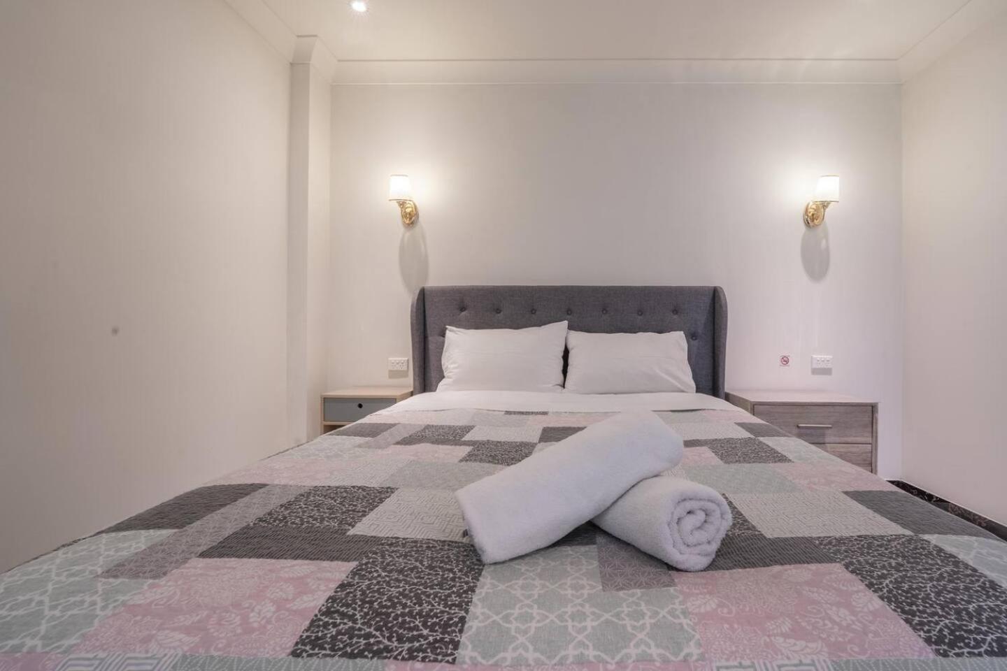 Luxury Living 2 Bedrooms 4 Beds 2b Athrooms In Southern Brisbane+ Parking Apartment *
