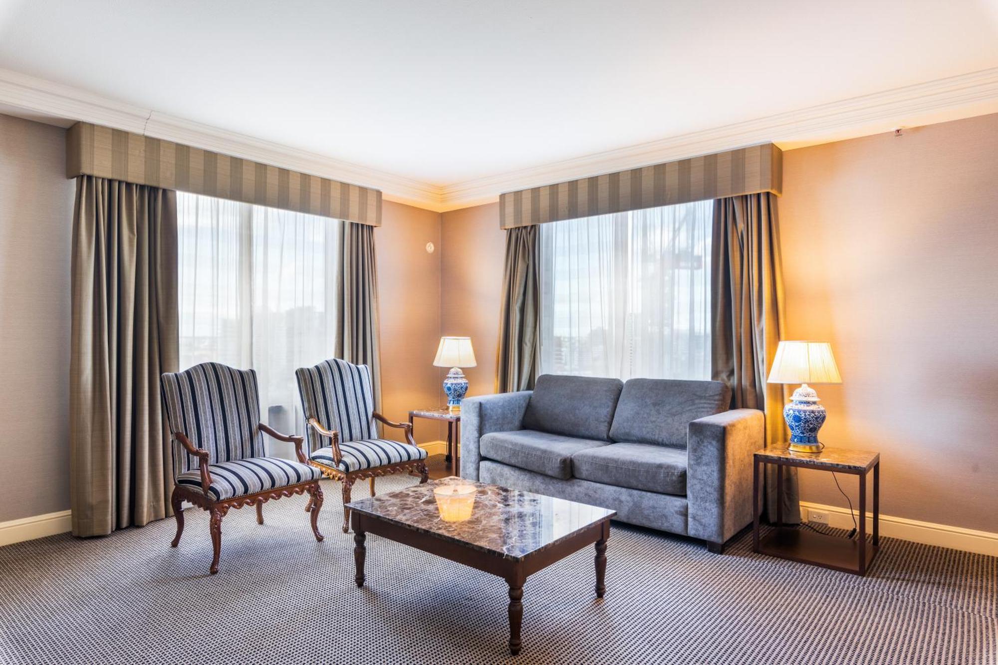 Stamford Plaza 5*