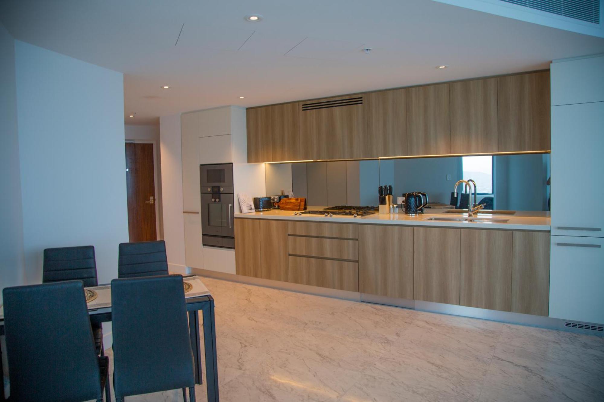 2 Bed 2 Bath In Cbd With Car Park * Brisbane