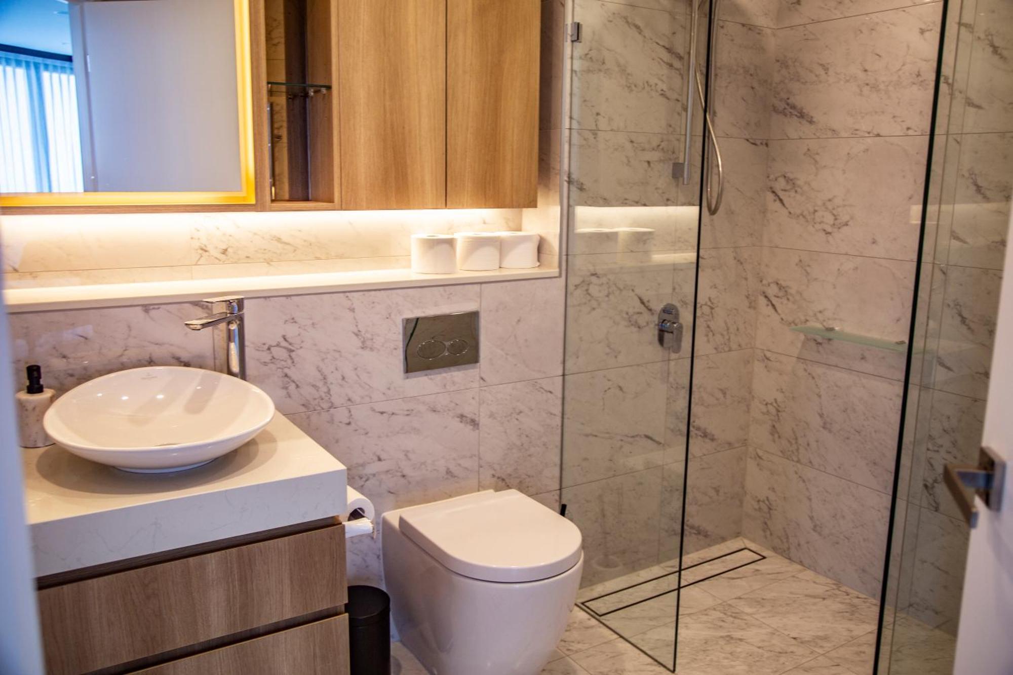 2 Bed 2 Bath In Cbd With Car Park * Brisbane