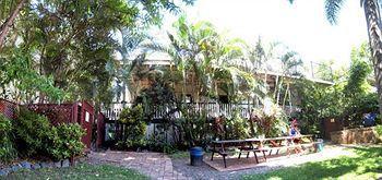 Somewhere To Backpackers Hostel *