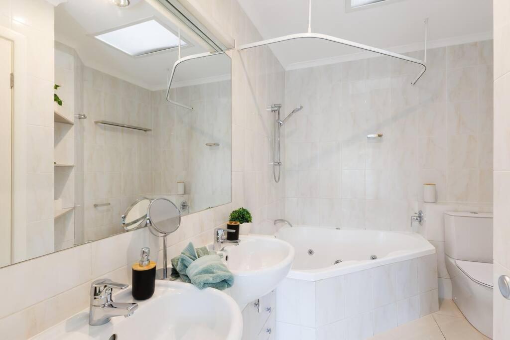 Spacious 2 Bed/2 Bath Garden Aircon