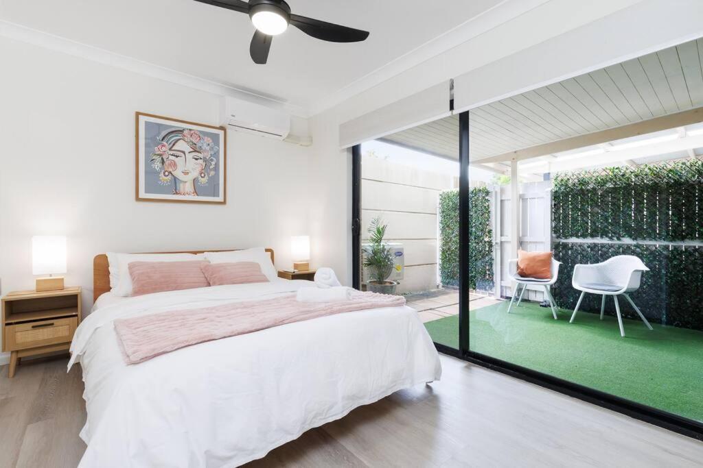 Spacious 2 Bed/2 Bath Garden Aircon Apartment