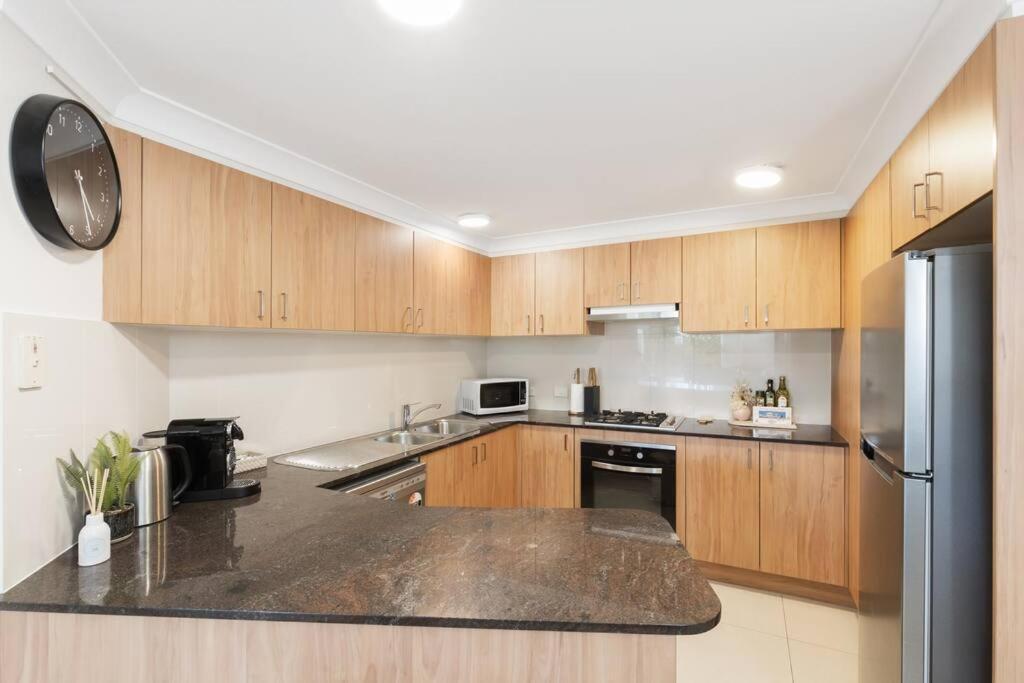 Spacious 2 Bed/2 Bath Garden Aircon Apartment Brisbane