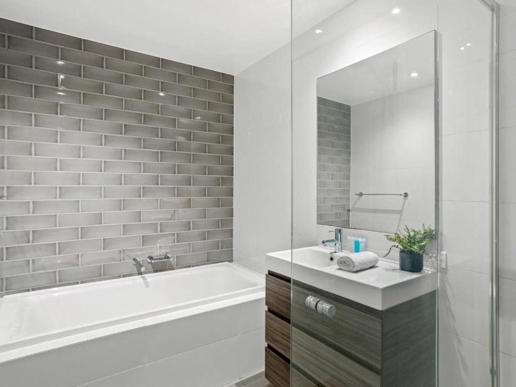 Newstead Modern 2-storey - Q *