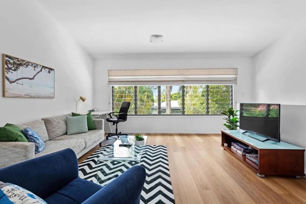 Terrific Townhouse! 2bed/2bath/courtyard/1car Apartment Brisbane