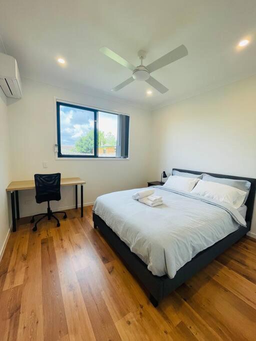 Modern 2 Bedrooms House Close To Qeii Hospital & Grifith Uni *