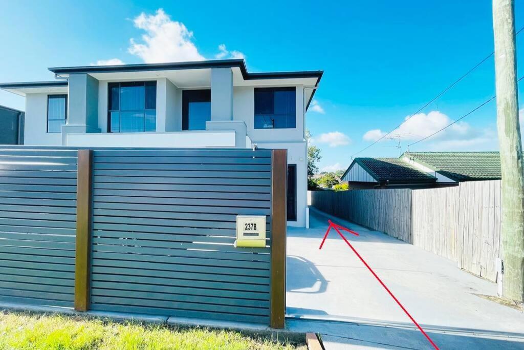 Modern 2 Bedrooms House Close To Qeii Hospital & Grifith Uni Apartamento *