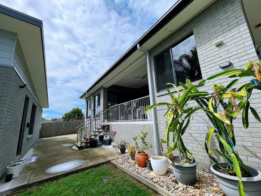 Modern 2 Bedrooms House Close To Qeii Hospital & Grifith Uni Apartamento
