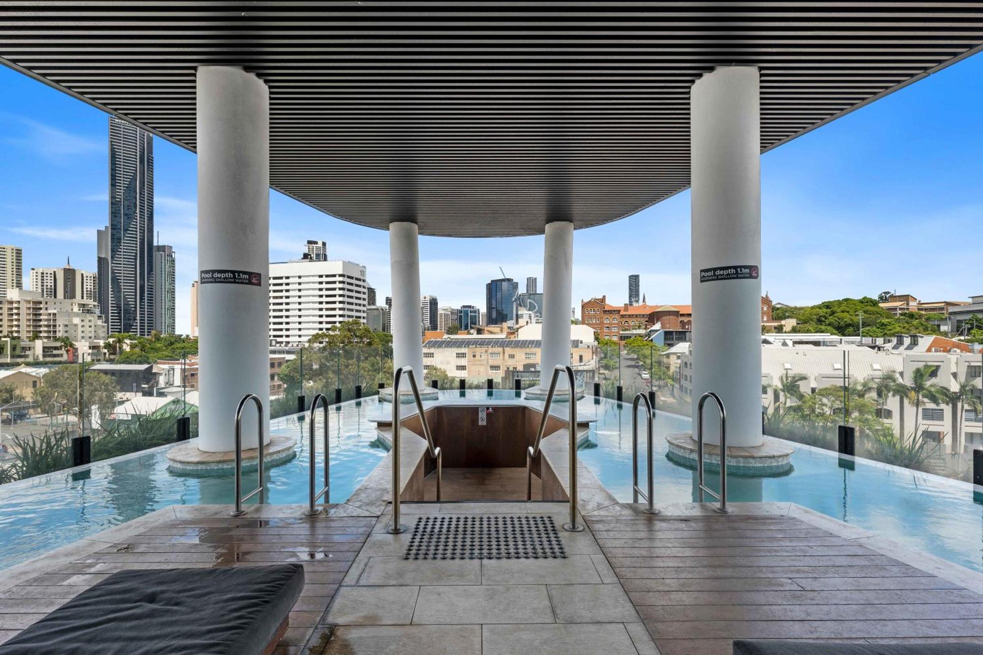 Modern 1br With Gym Pool & Wifi Apartment