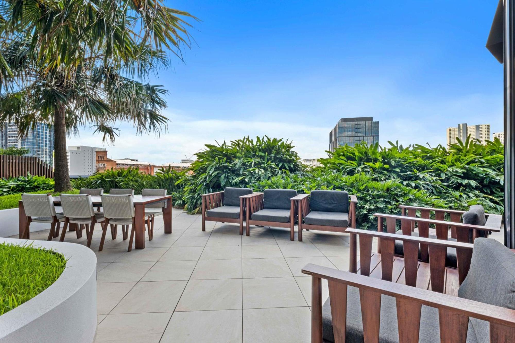 Modern 1br With Gym Pool & Wifi Apartment Brisbane