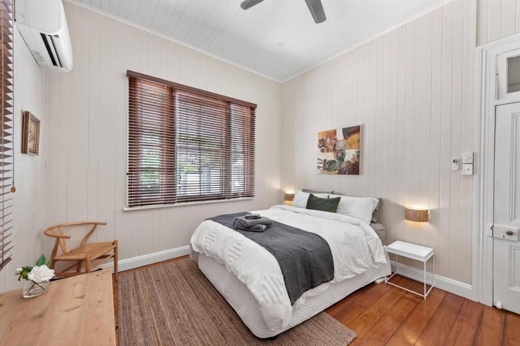 Poppy's Place! 4bed/1bath/2car/views/house ~bardon *