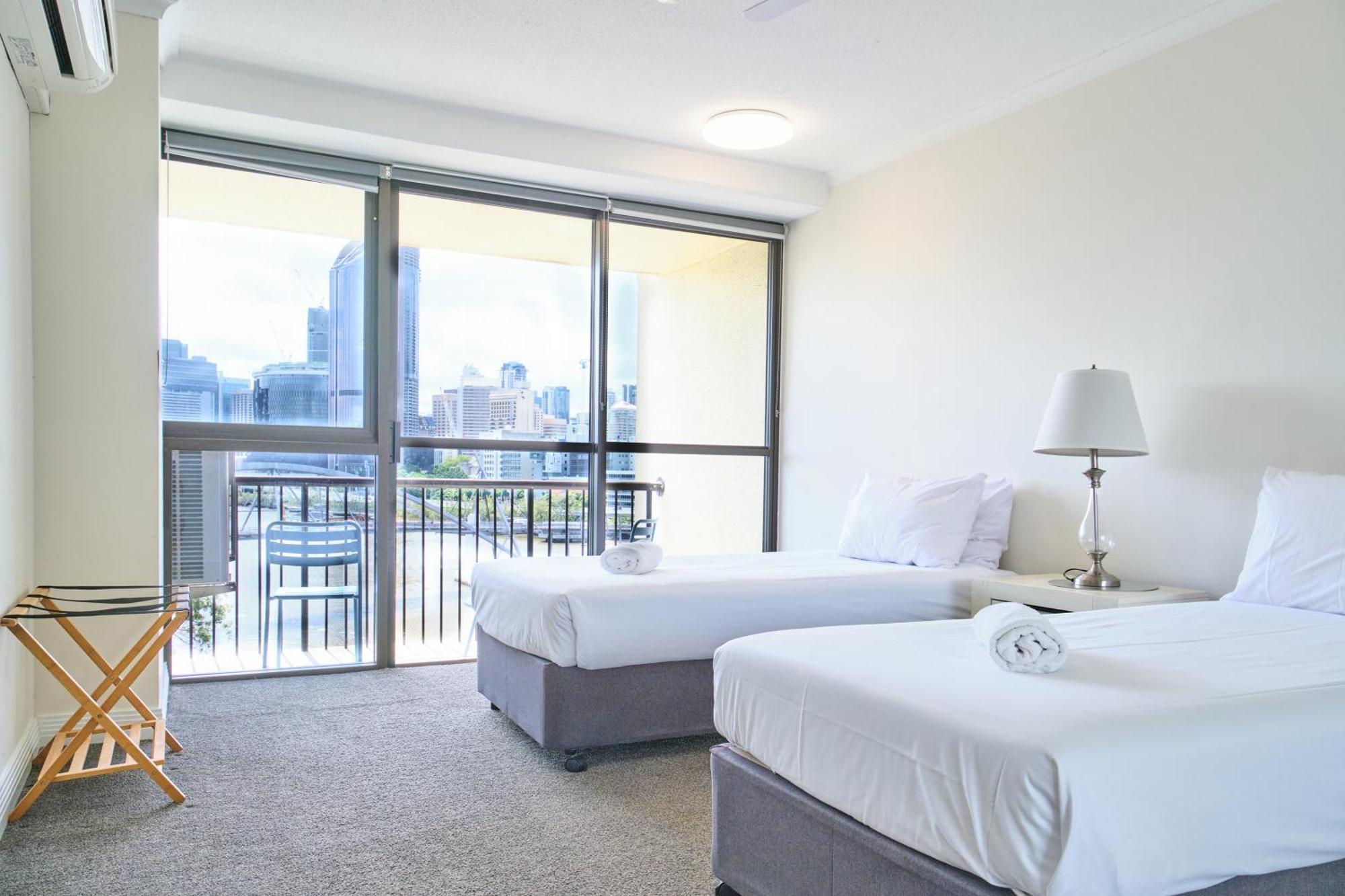 River Plaza Aparthotel 3*