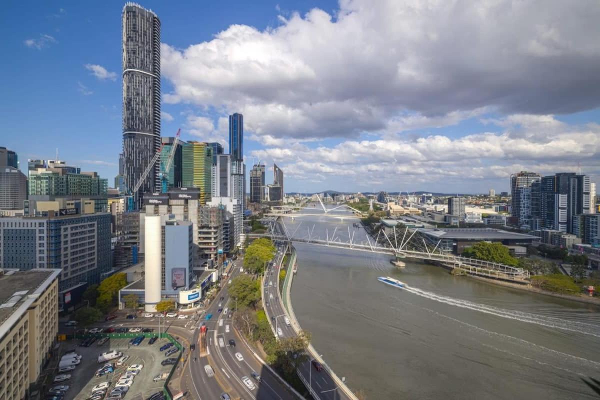 Heart Of Brisbane's Cbd High-level River Views