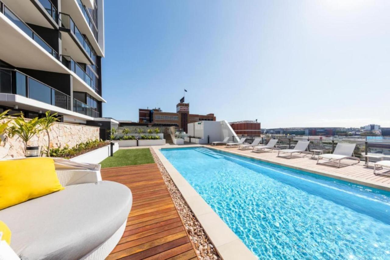 Amazing 2br Delicate Apt, 1min To Train Station Apartment *