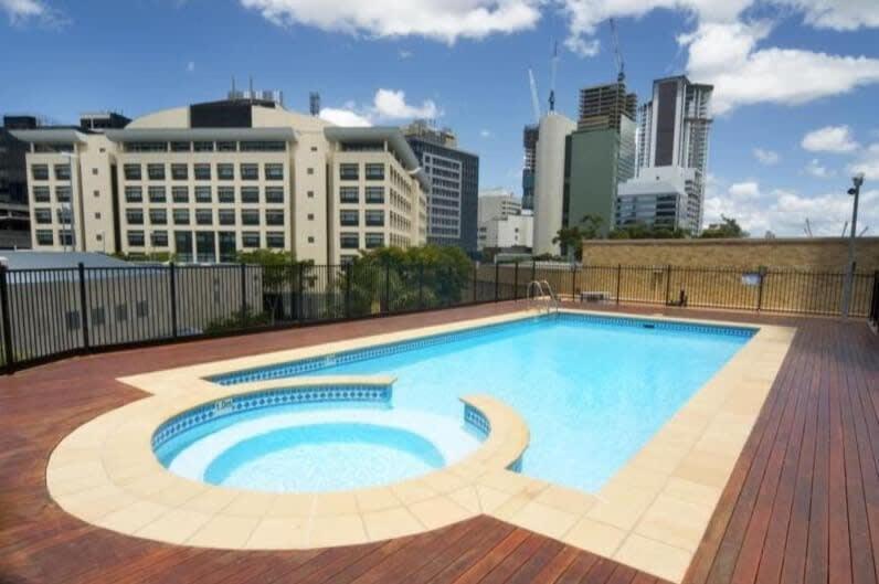 Heart Of Brisbane's Cbd High-level River Views Apartment Brisbane