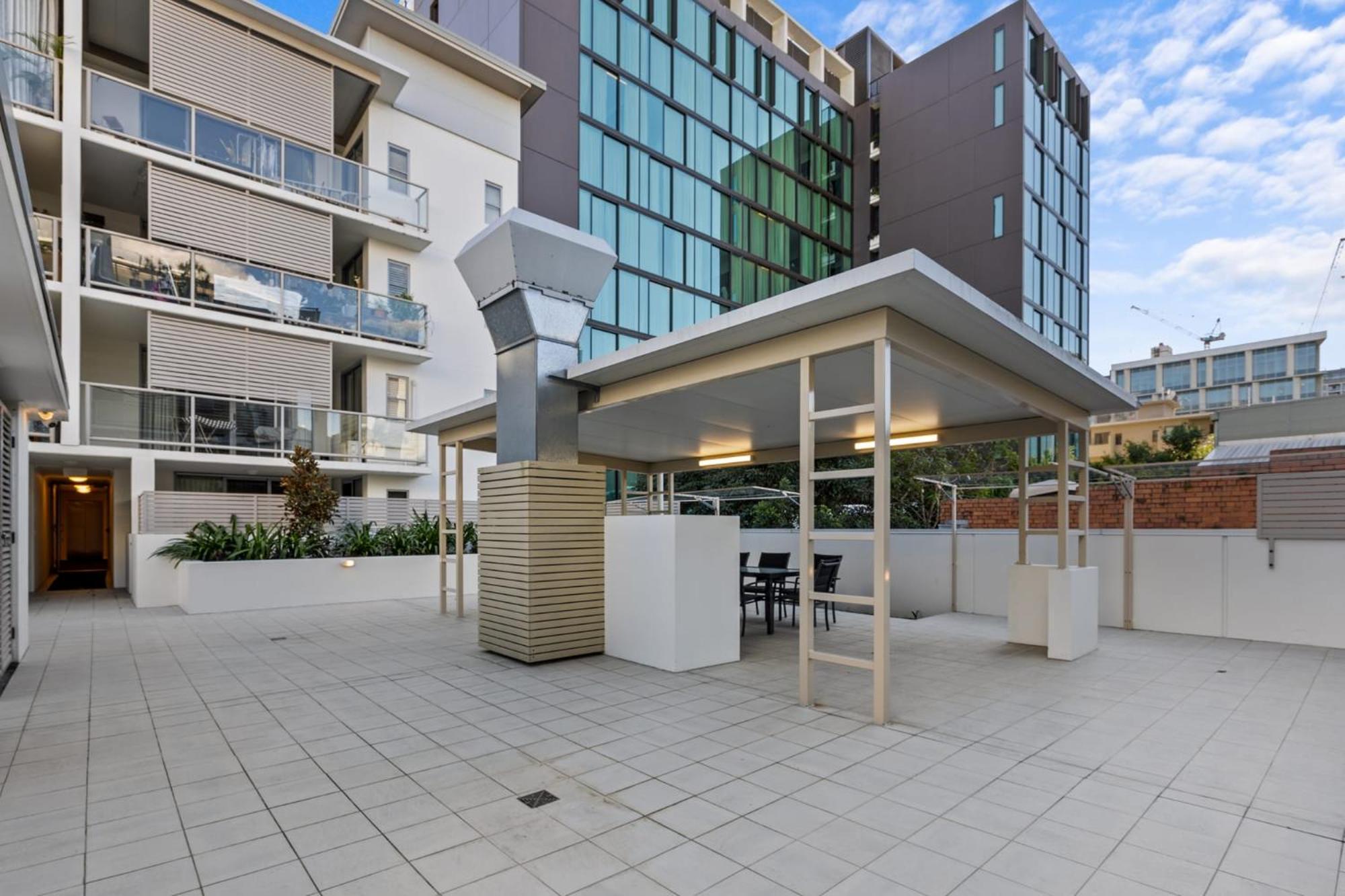 South Vale South Apartment *