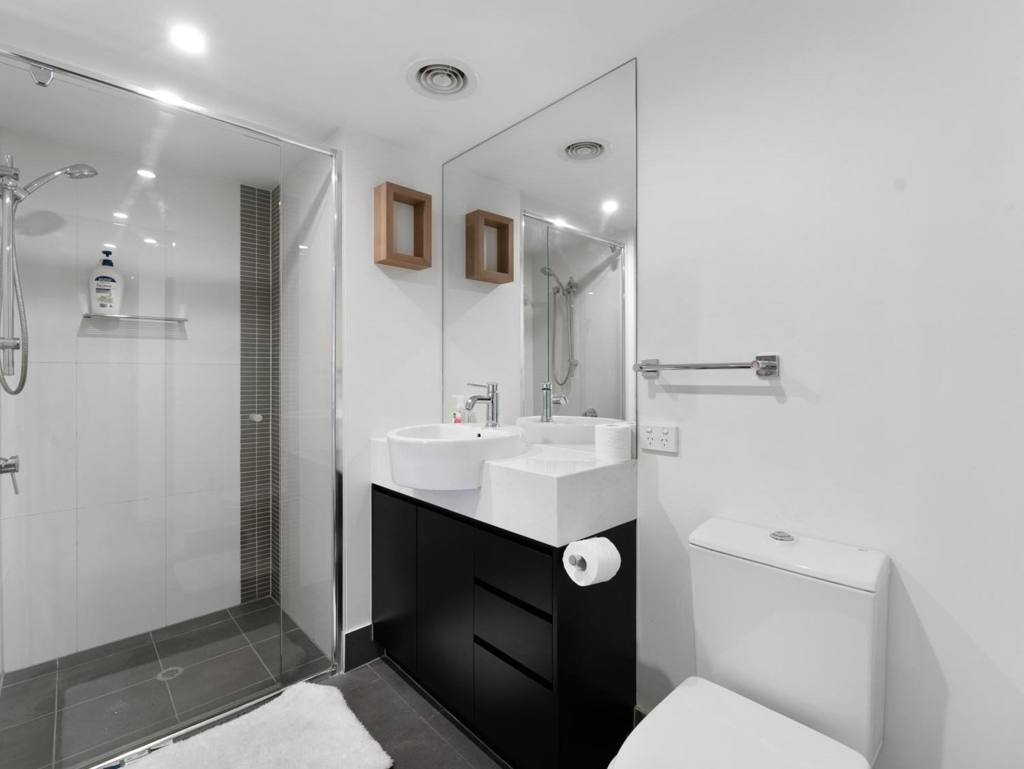 Discover Urban Bliss In Our 1-bedroom King Bed Apartment! Views And Cultural Gems Apartment *