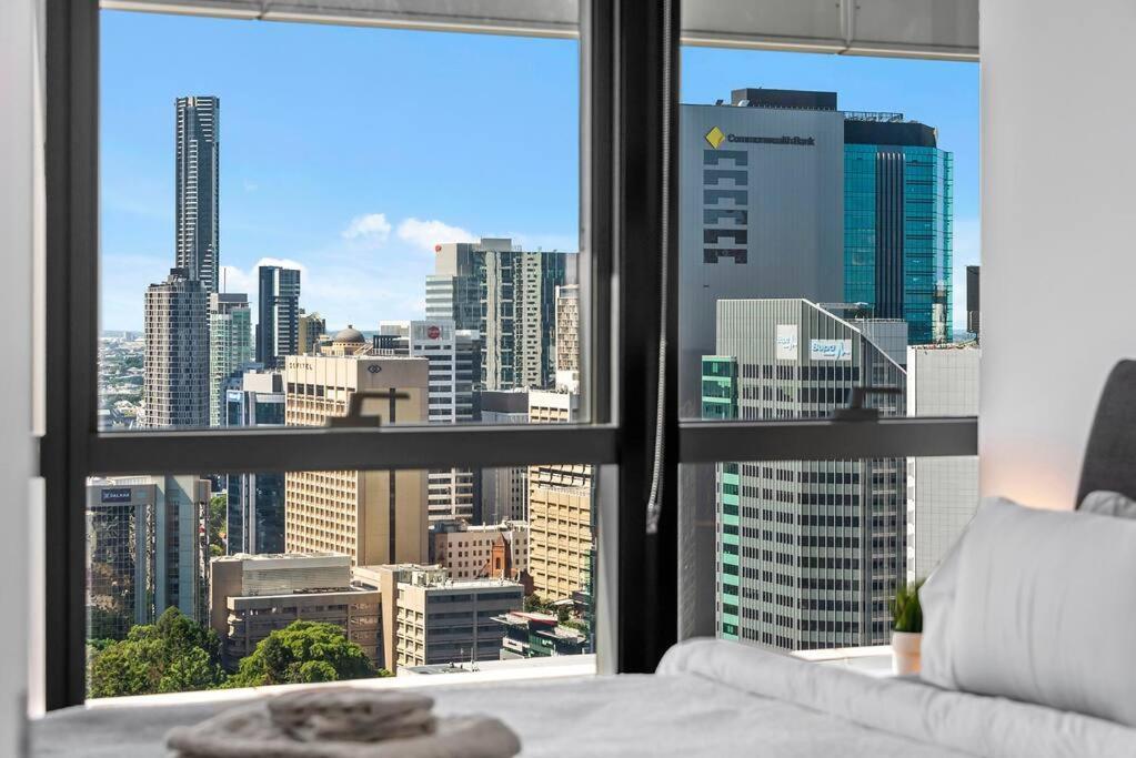Infinity Excellence!~1bed/1bath/office/1car~views!