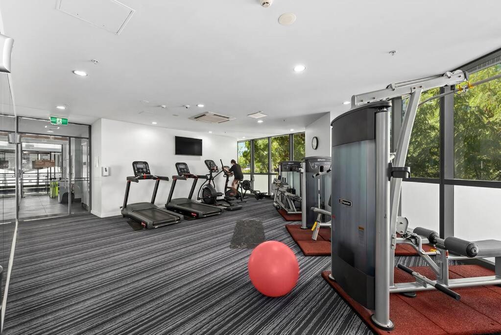 Apartment Infinity Excellence!~1bed/1bath/office/1car~views! *