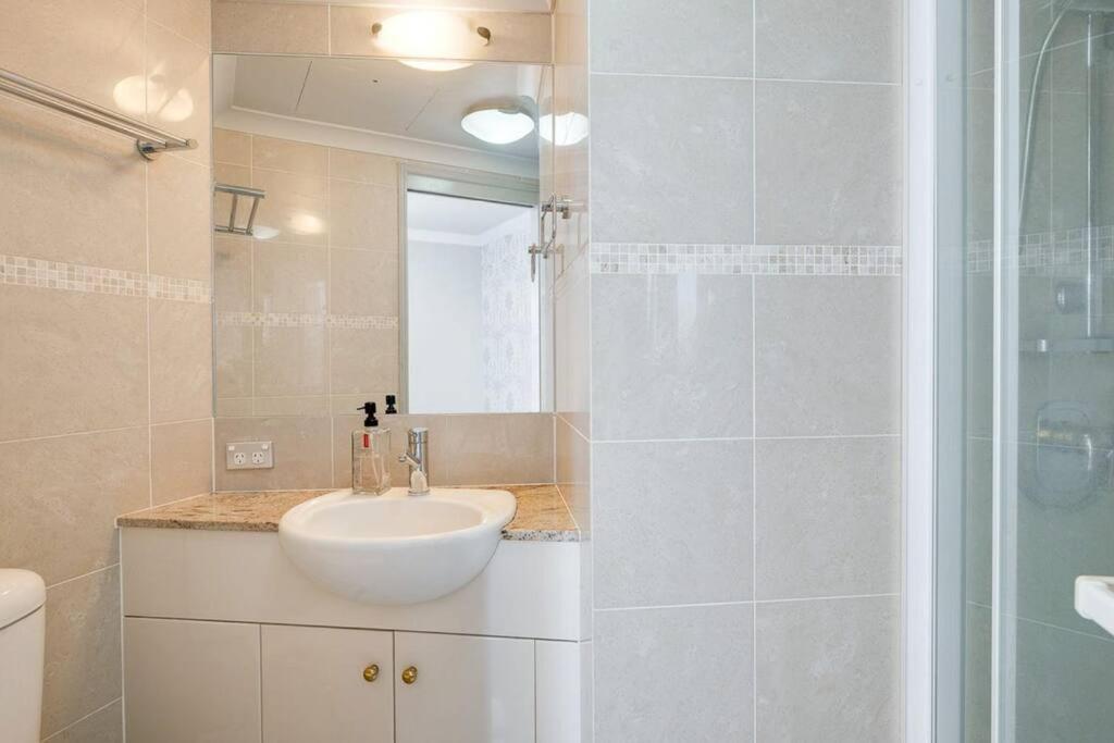 Apartment Riverview 2b2b In Cbd W/parking, Pool, Gym