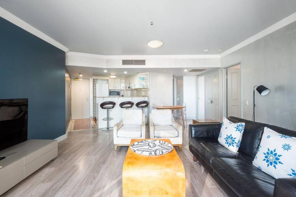 Riverview 2b2b In Cbd W/parking, Pool, Gym *