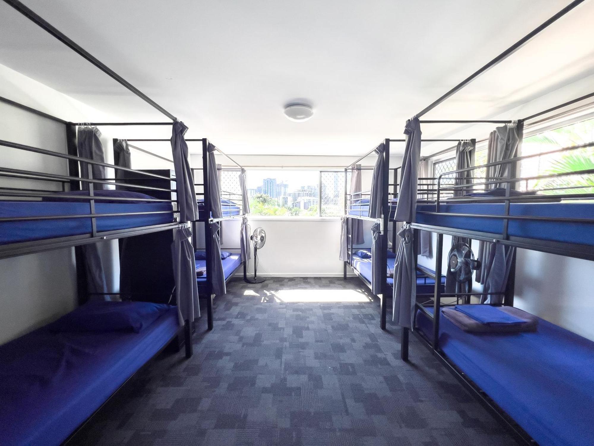 Hostel Somewhere To Backpackers *