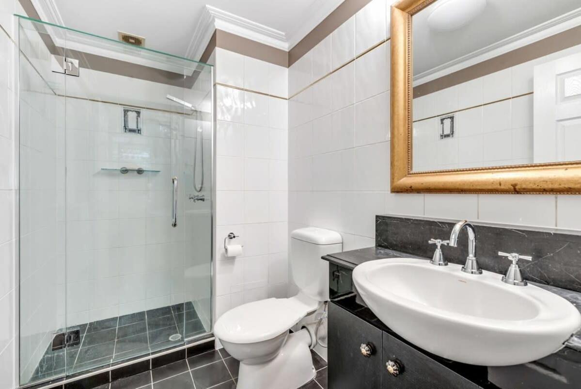 Cozy In Adina Cbd Anzac Square Apartment Brisbane