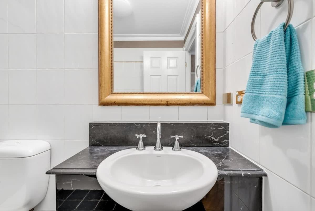 Cozy In Adina Cbd Anzac Square Apartment Brisbane