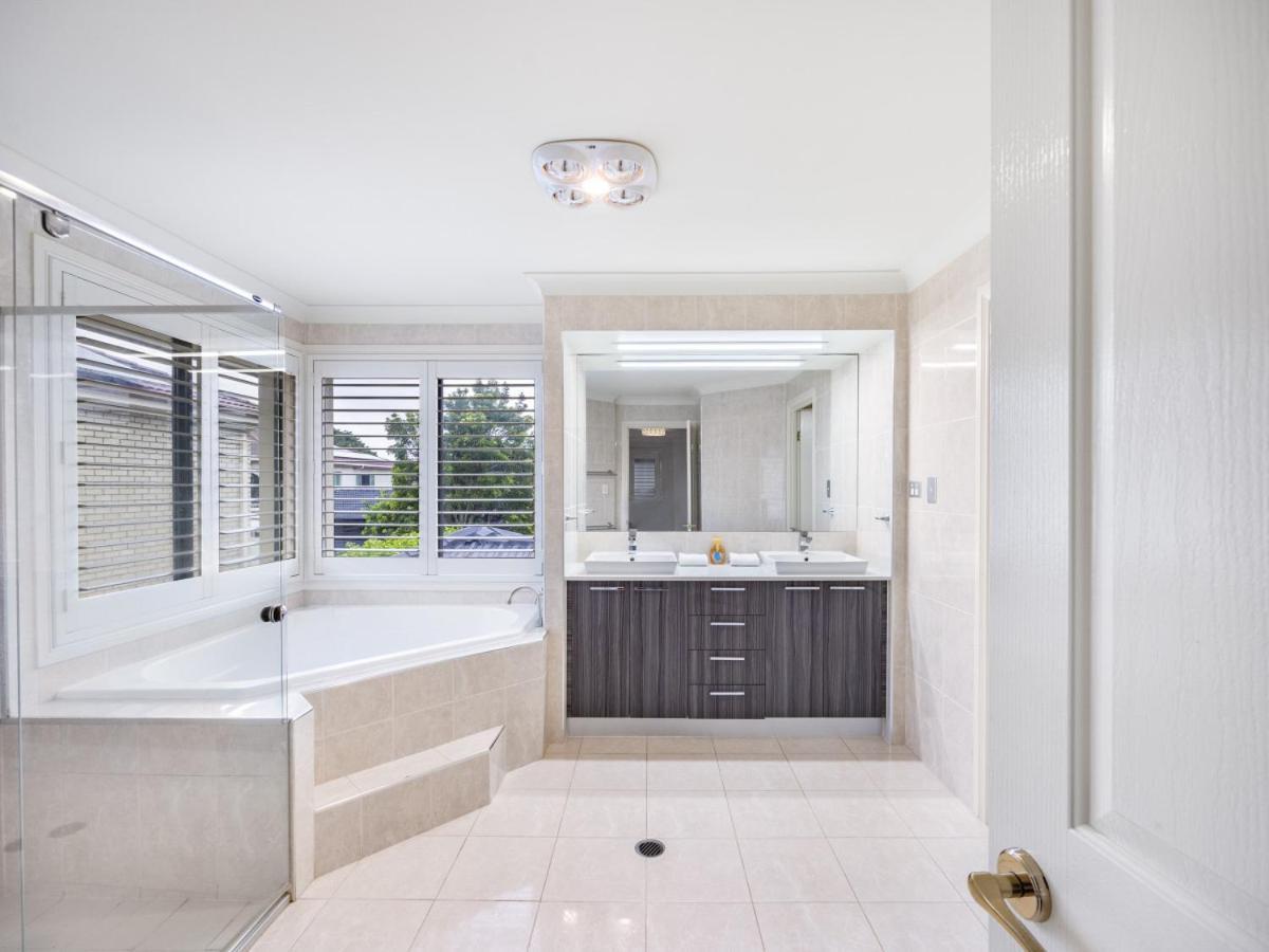 Spacious Comfy 4 Bedroom Near Sunnybank Holiday home Brisbane