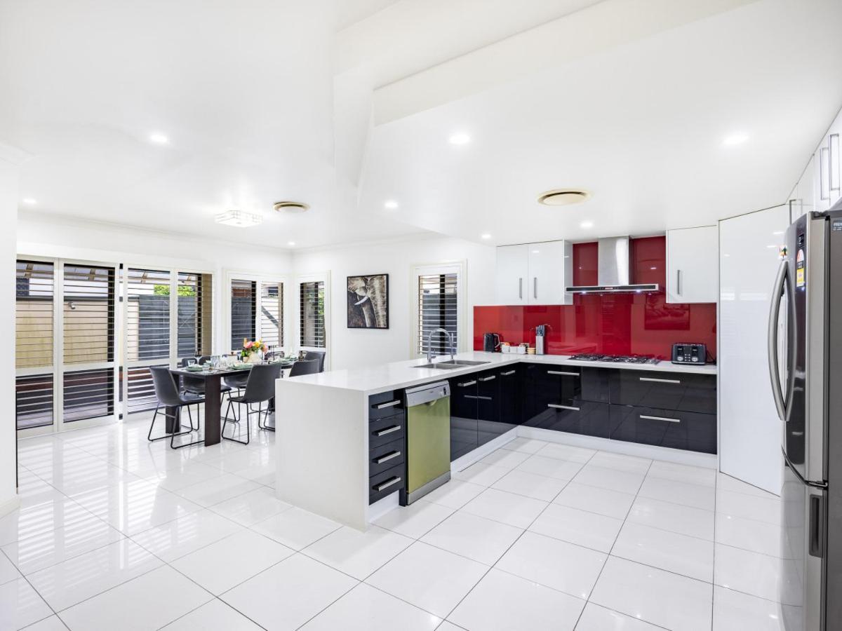 Spacious Comfy 4 Bedroom Near Sunnybank Holiday home