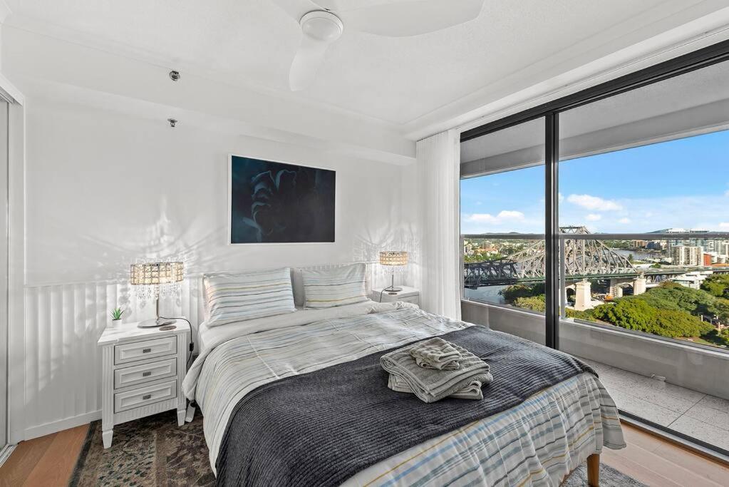 Apartment Stunning! 2bed, 1bath, 1car, Views - Cbd *