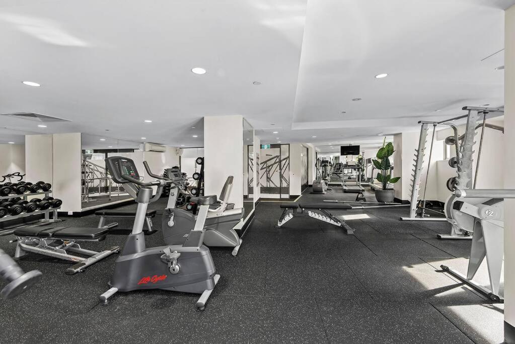 Stunning! 2bed, 1bath, 1car, Views - Cbd