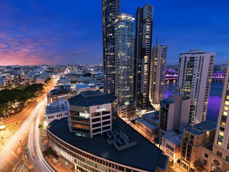 Riverview 2b2b In Cbd W/parking, Pool, Gym *