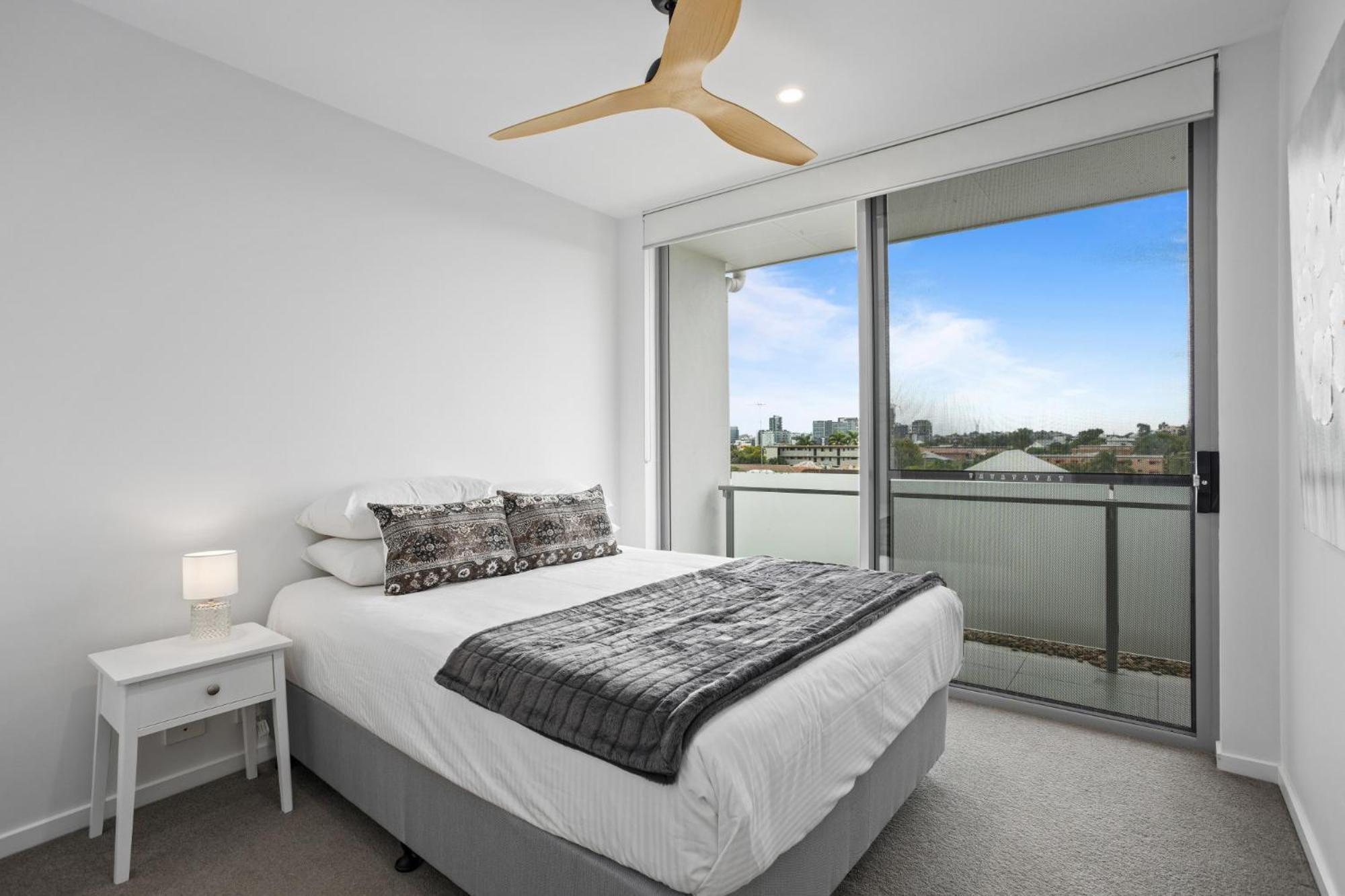 Apartment Sleek 2-bed With Balcony And Communal Bbq Area Duplicate *