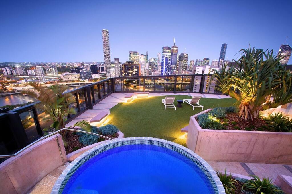 Brand-new W Pool, Gym And Brisbane