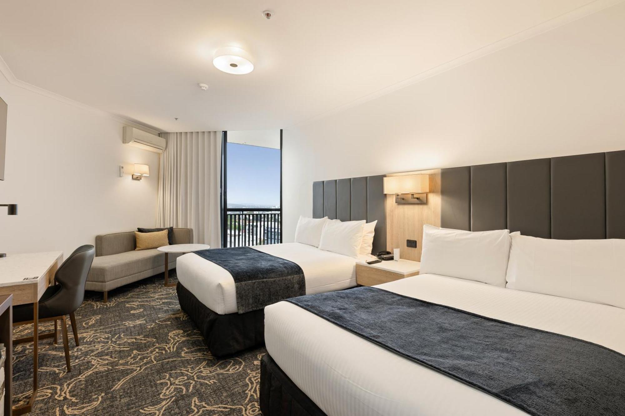 Grand Chancellor Hotel 4*