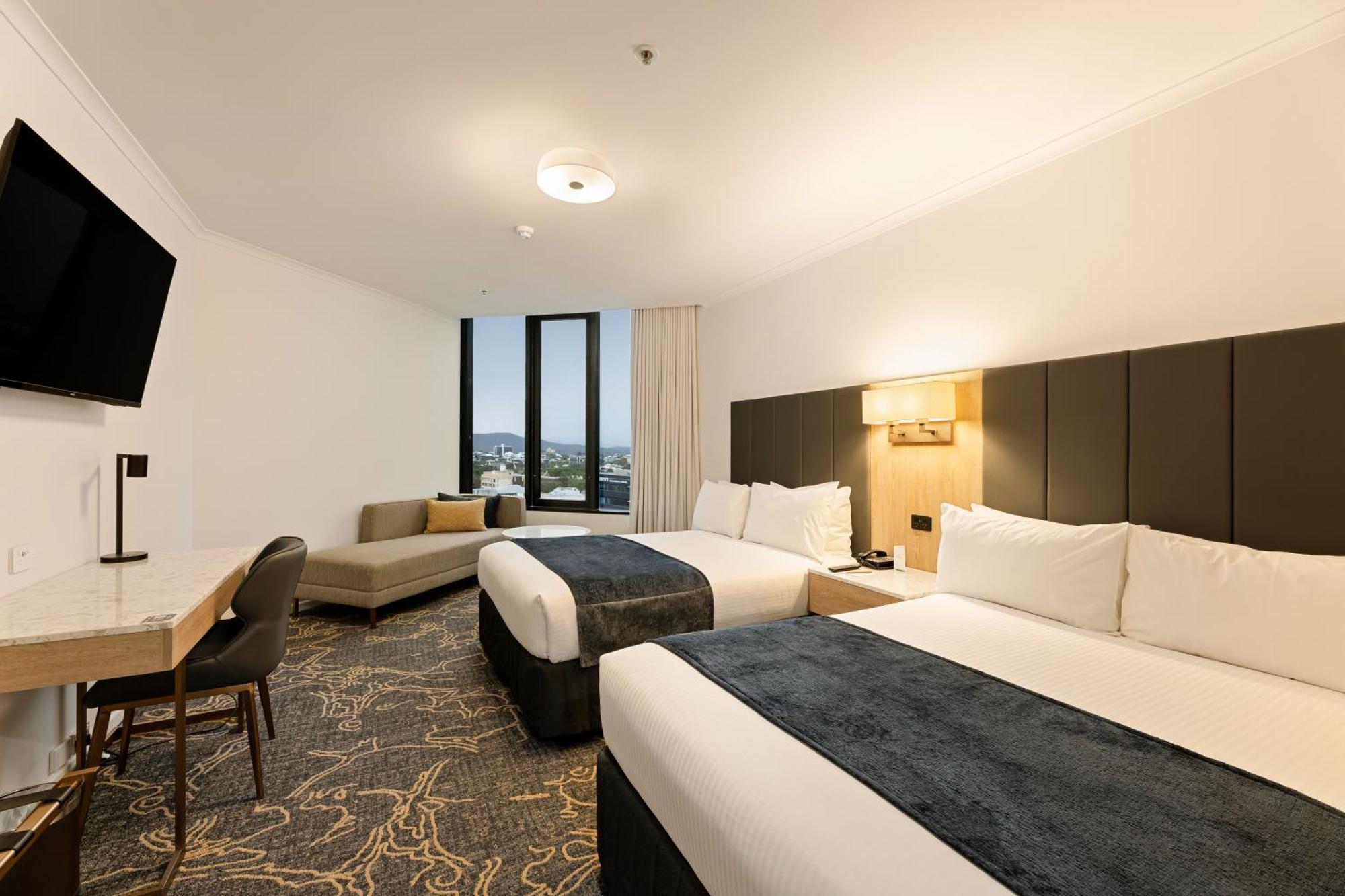 Grand Chancellor Hotel 4*