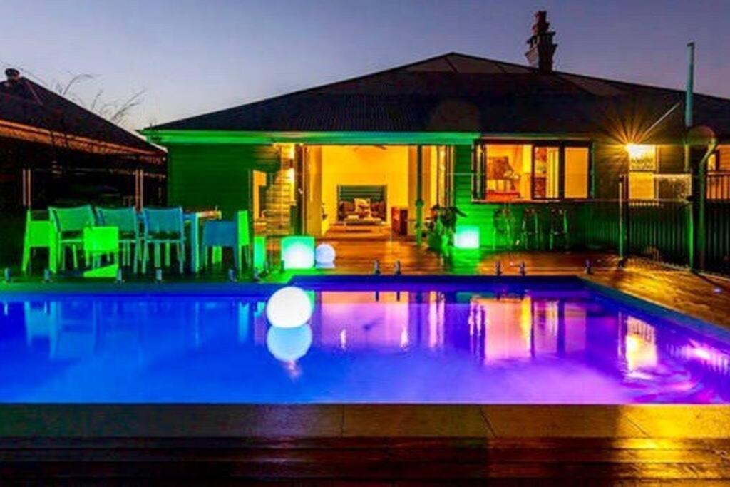 Stunning Tropical Oasis Free Parking Villa Brisbane