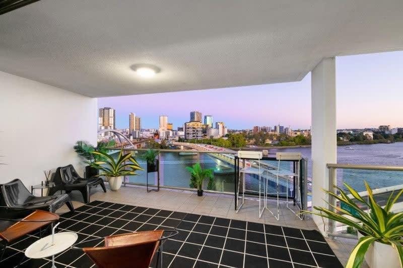 Apartment Spacious River View 3 Bdrm With 2 Car Spaces Brisbane