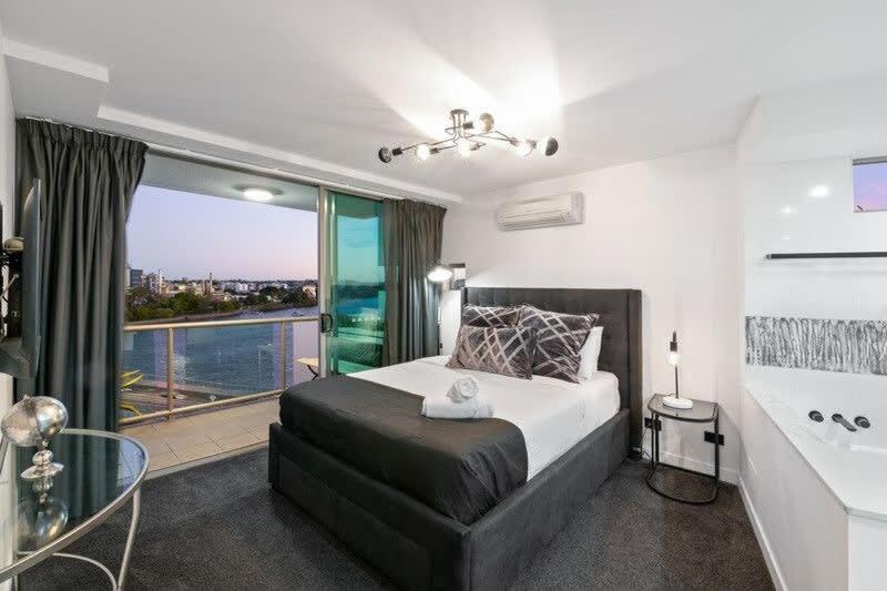 Spacious River View 3 Bdrm With 2 Car Spaces Apartment *