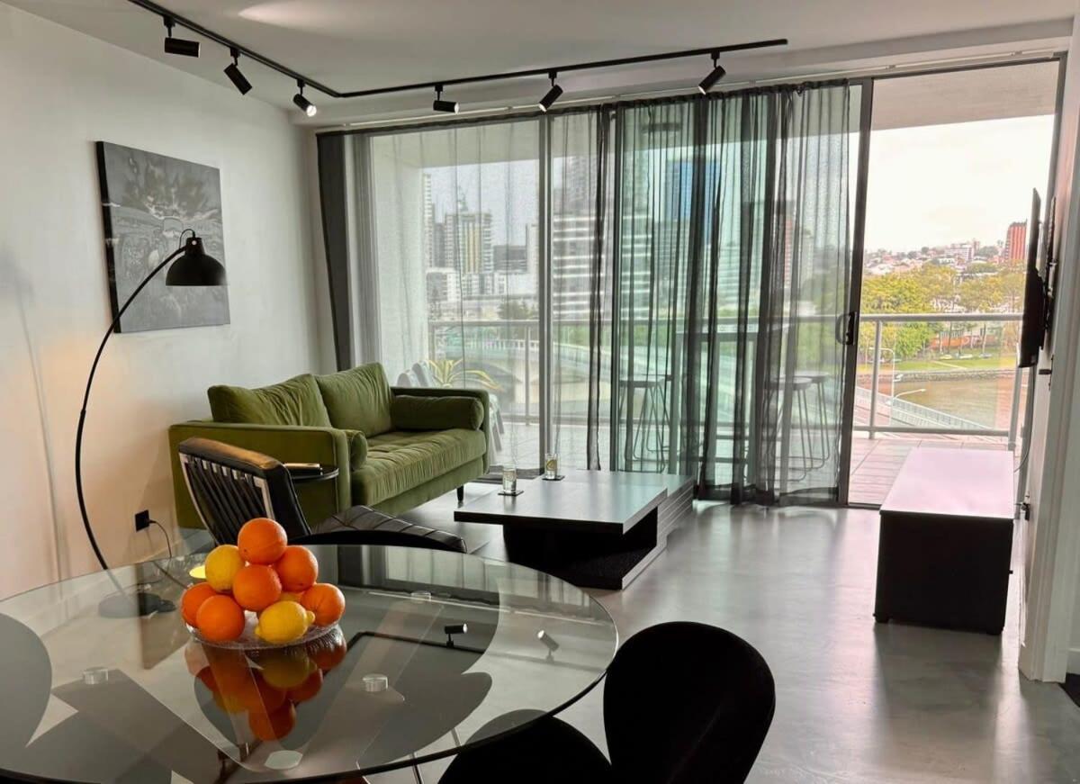 Spacious River View 3 Bdrm With 2 Car Spaces *