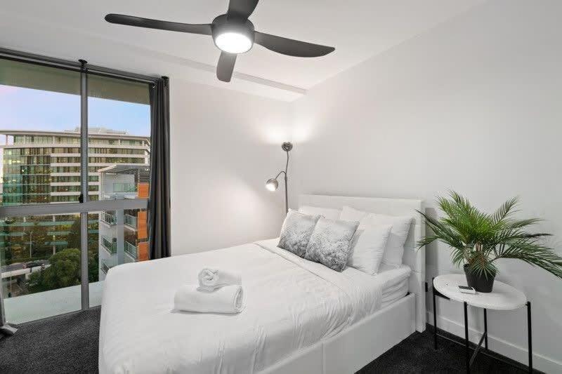 Spacious River View 3 Bdrm With 2 Car Spaces Apartment *