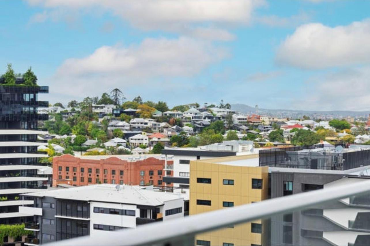 Top-floor Luxe In The Free Parking, Pool, Gym, Wifi