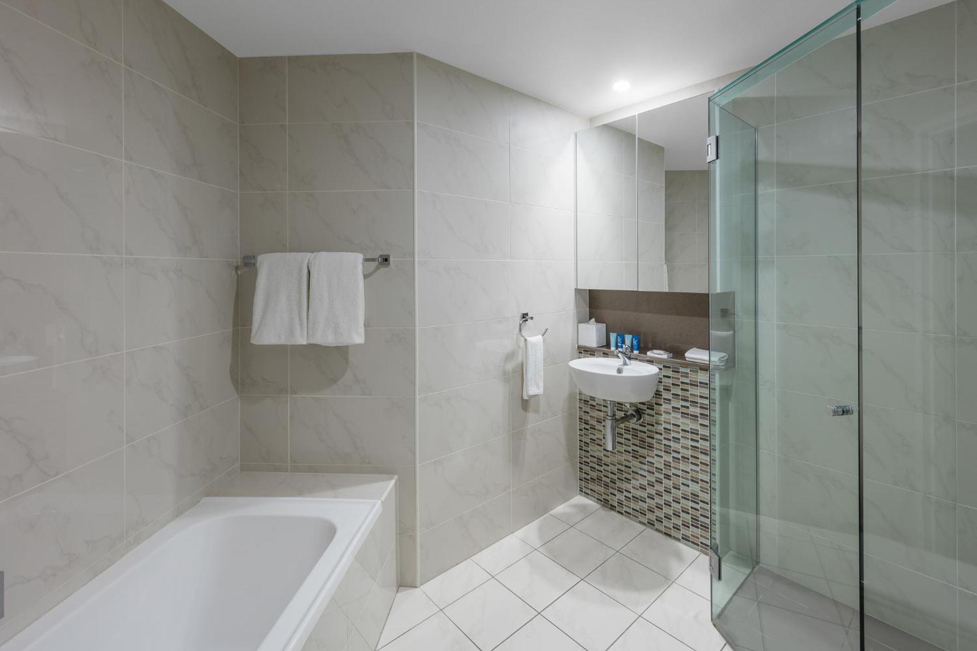 Meriton Adelaide Street, Hotel