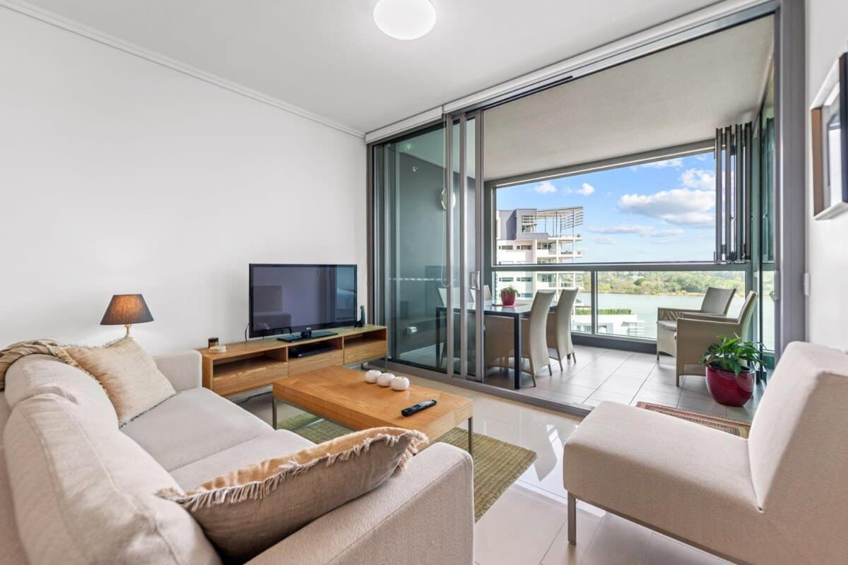 1-bedroom Riverfront With Pool Brisbane