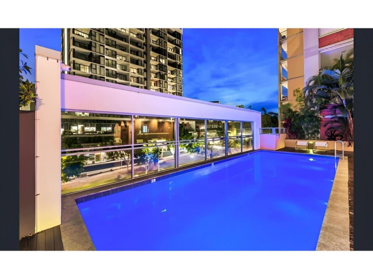 Apartment 2-bed Near Cbd With Pool Sauna & Bbq Brisbane