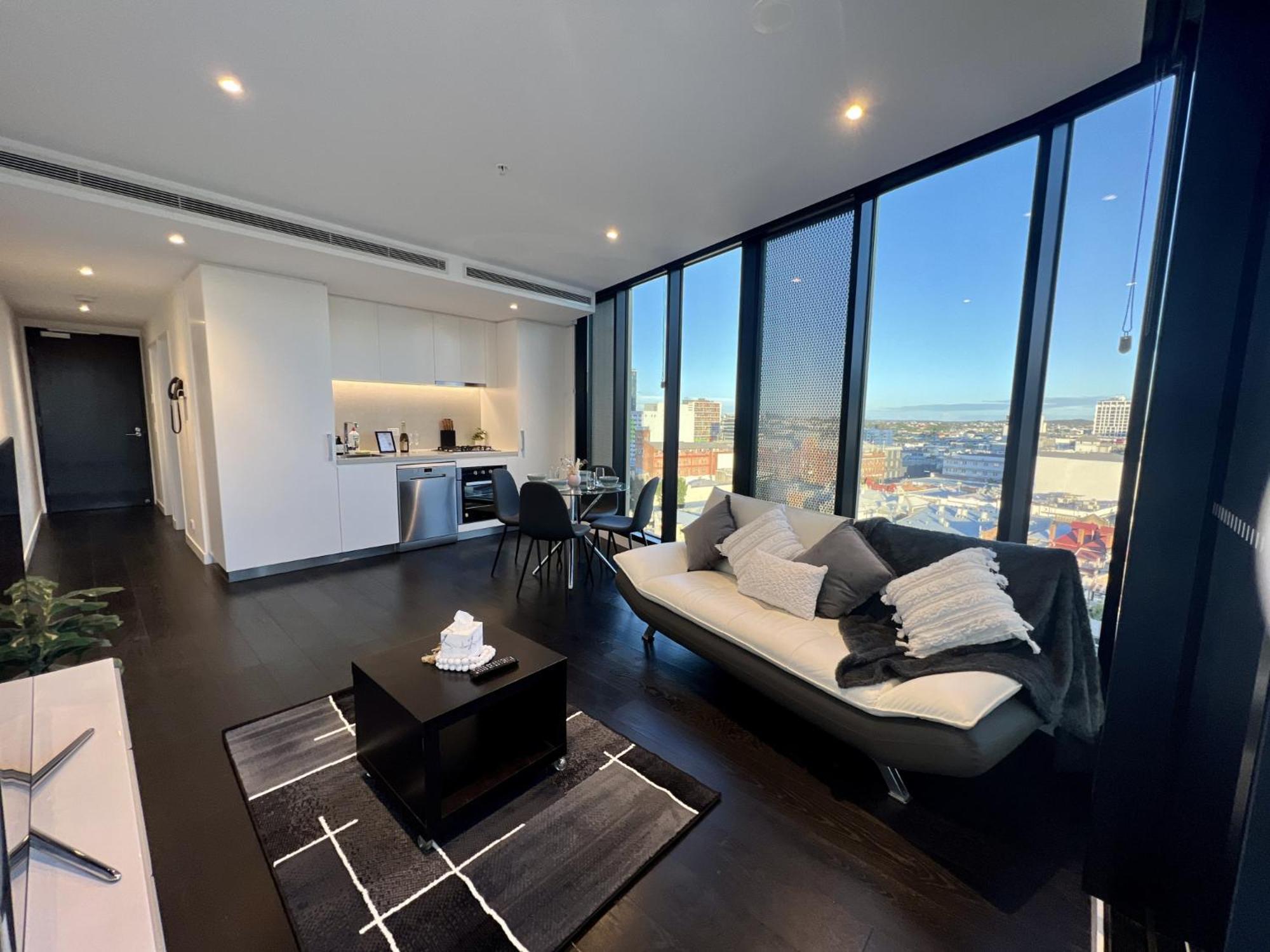 Stylish 1-bed With Pool, Gym & Free Parking