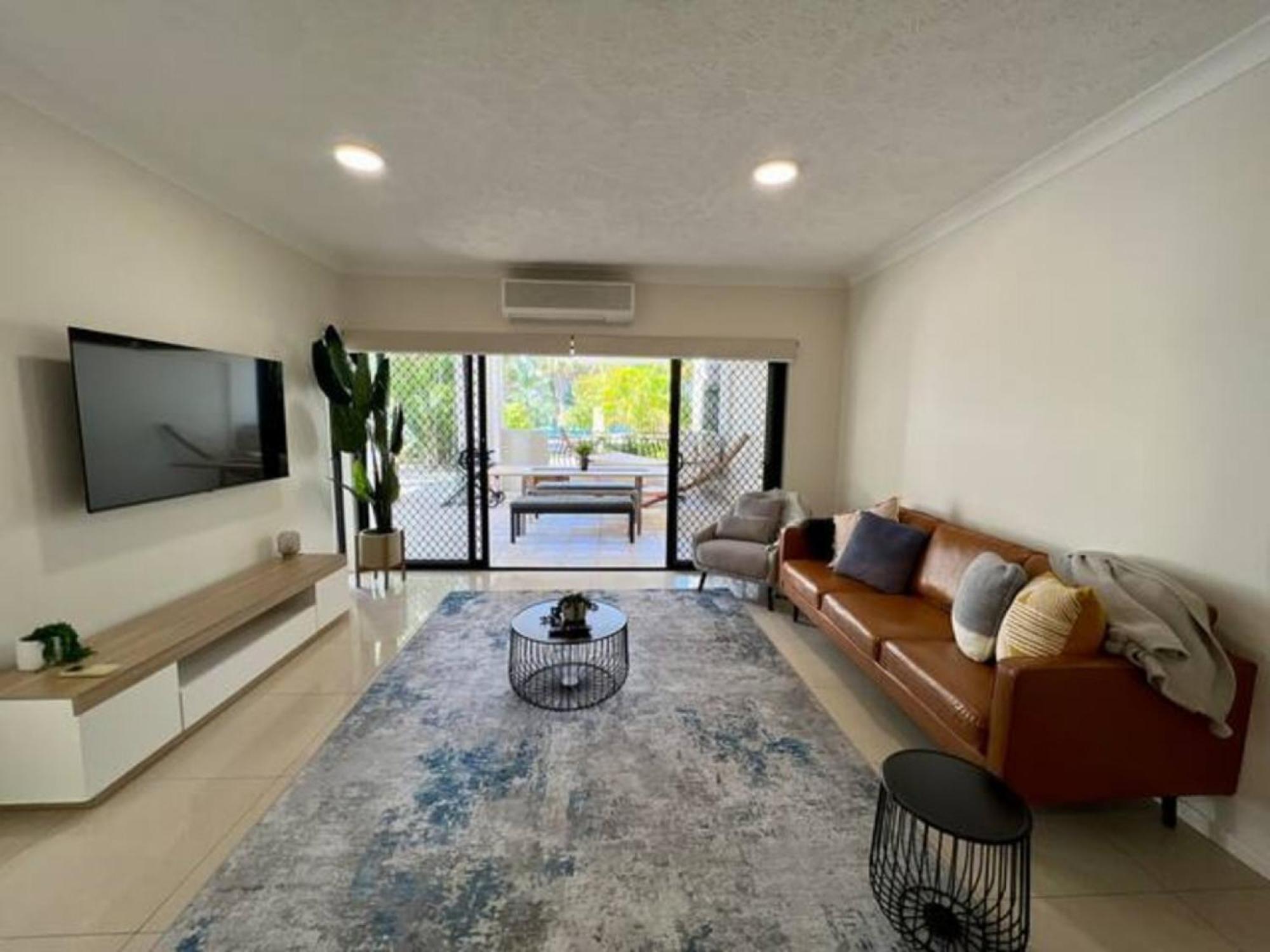 2-bed Unit With Large Backyard, Bbq & Parking